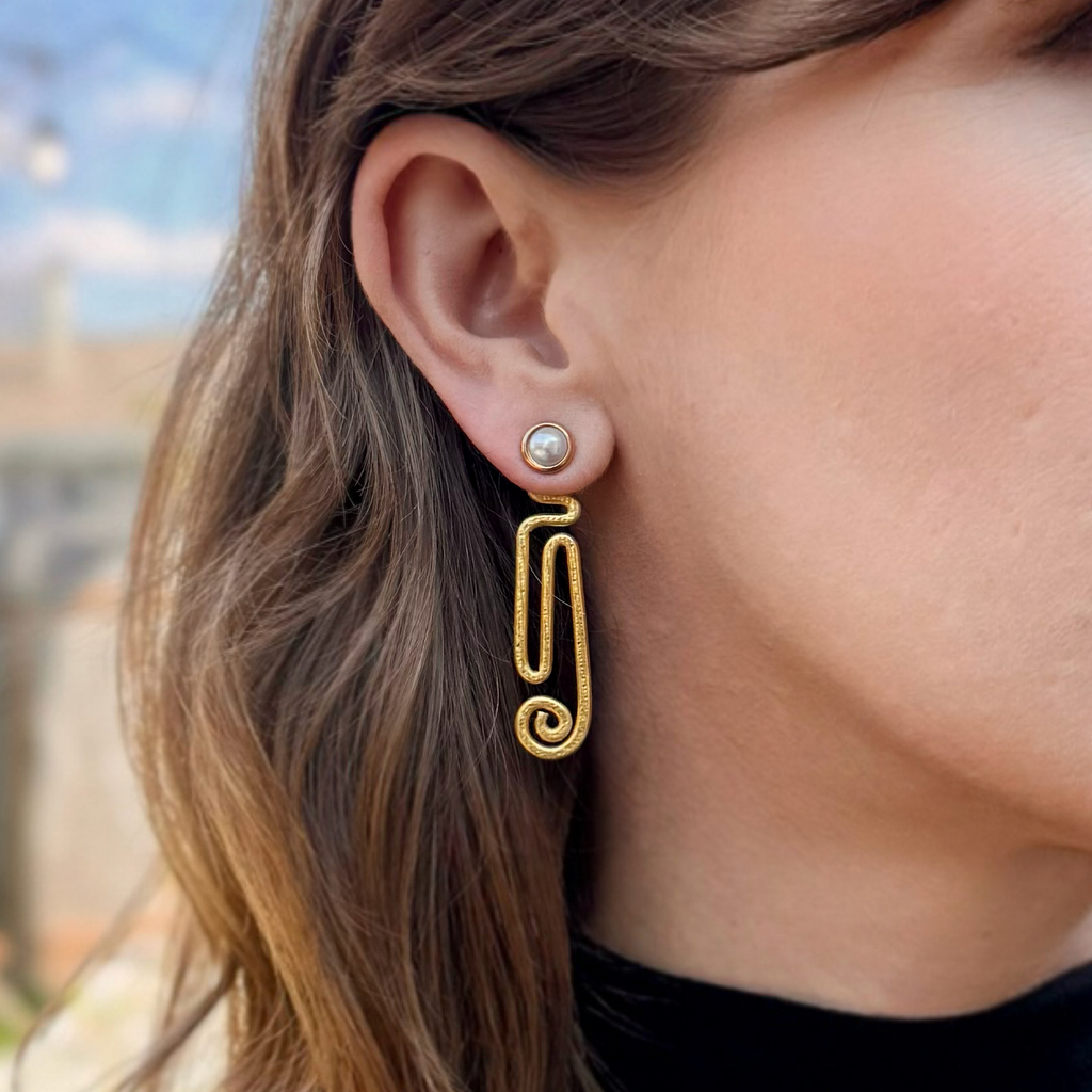 The Meandering Jacket Stack, gold